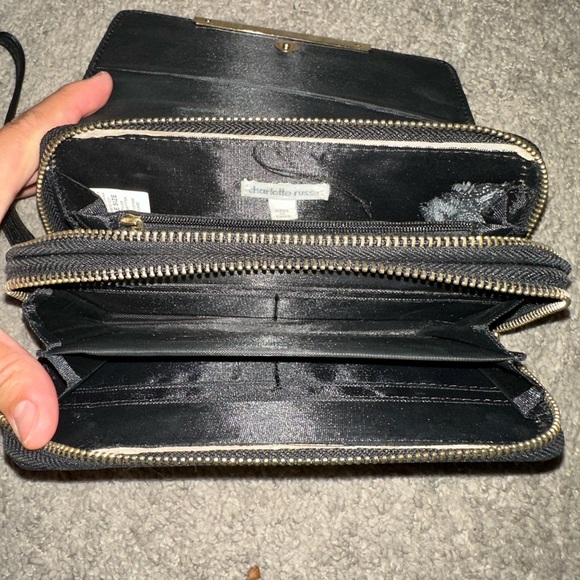 ❌SOLD❌ CLUTCH - Picture 3 of 4